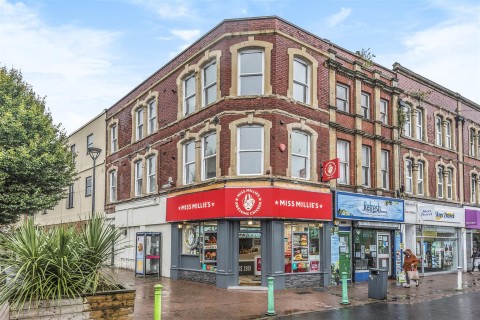 View Full Details for RENOVATED 3 BED FLAT - BS3