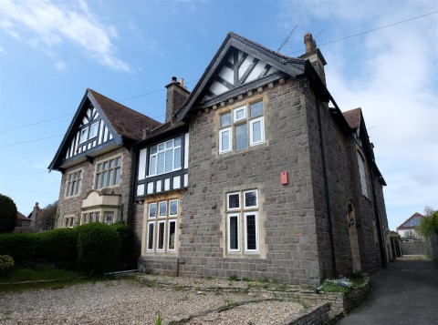 View Full Details for Huge First Floor Flat with Garden and Double Garage
