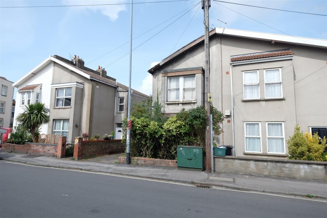 Images for HOUSE FOR UPDATING - SOUTHVILLE