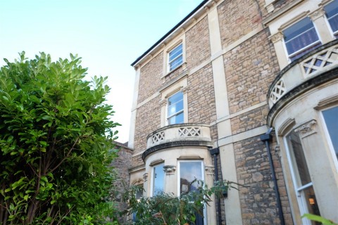 View Full Details for CLIFTON TOWNHOUSE / HMO FOR BASIC UPDATING