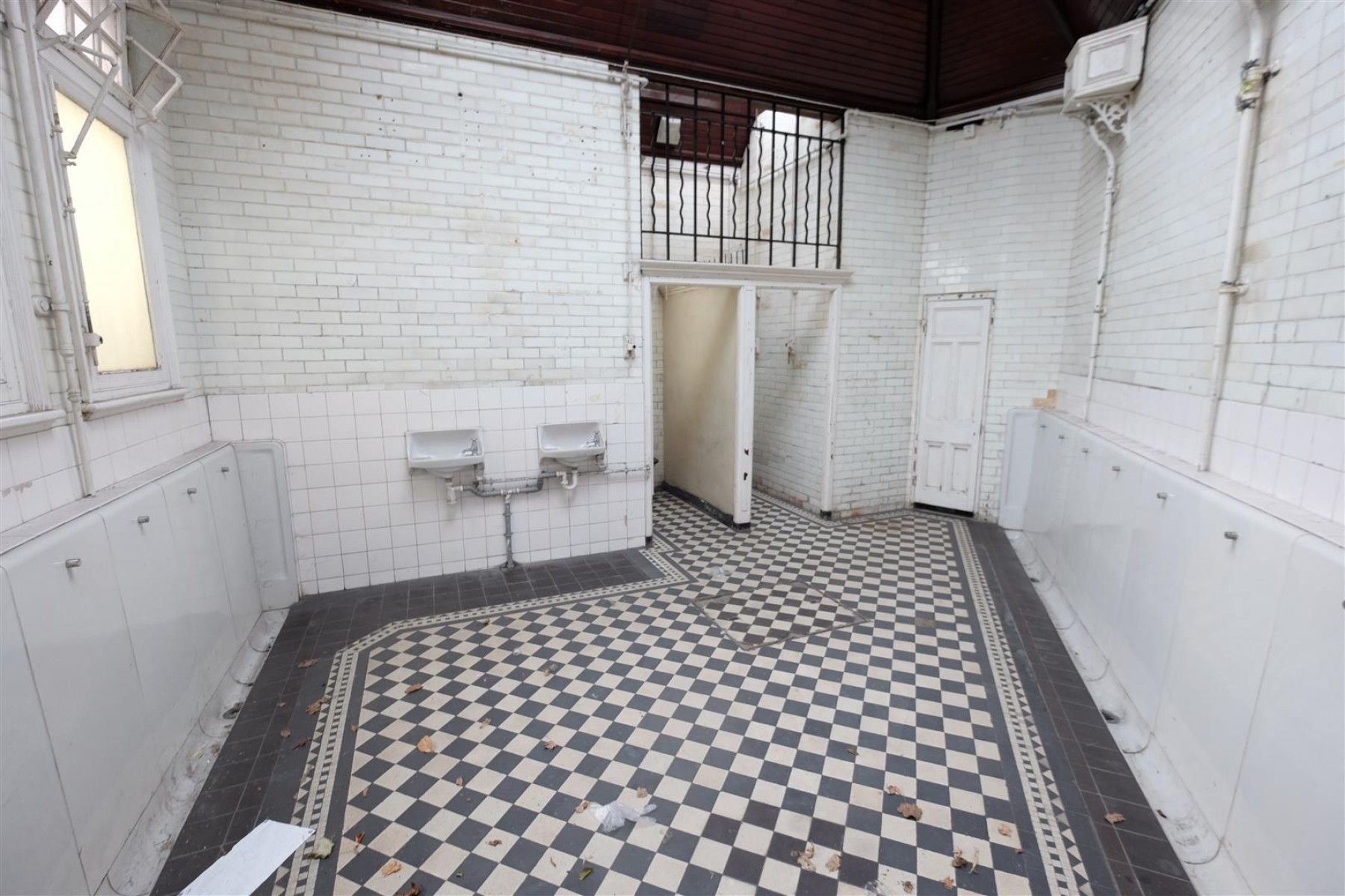 Images for EDWARDIAN CLOAKROOM WITH POTENTIAL