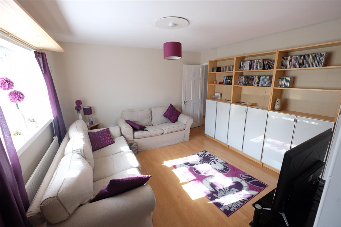 Images for 2 BED FLAT - REDUCED PRICE FOR AUCTION