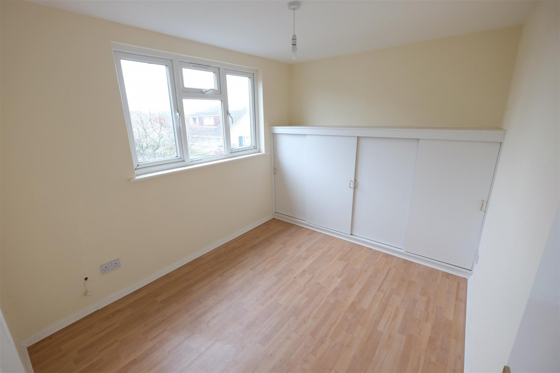 Images for 4 BED FOR UPDATING - YATTON