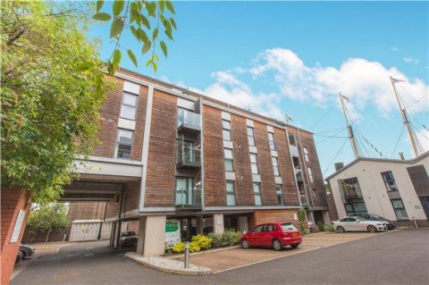 View Full Details for HARBOURSIDE FLAT - REDUCED PRICE FOR AUCTION