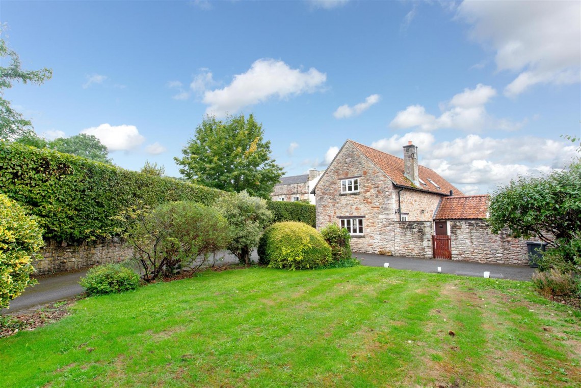 Images for DETACHED HOUSE - CENTRAL WRINGTON LOCATION