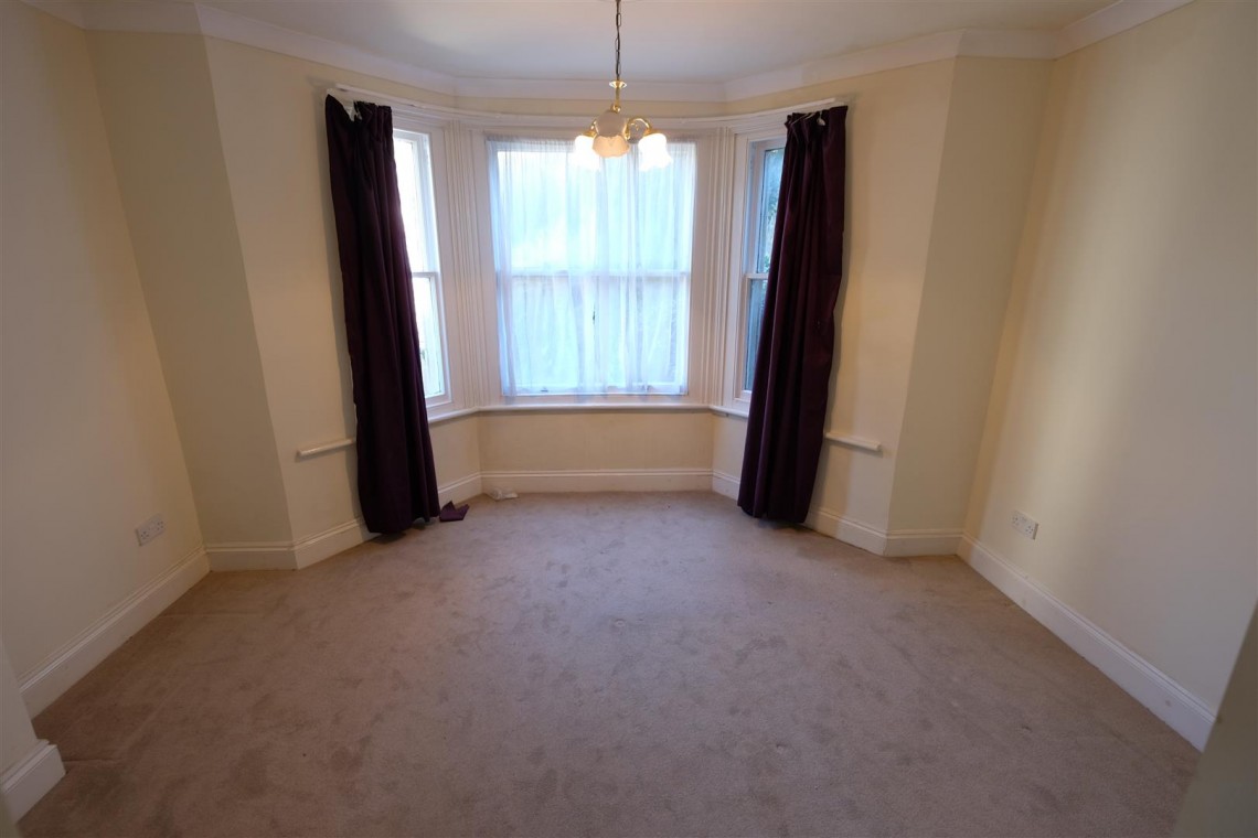 Images for CLEVEDON FLAT - REDUCED PRICE FOR AUCTION