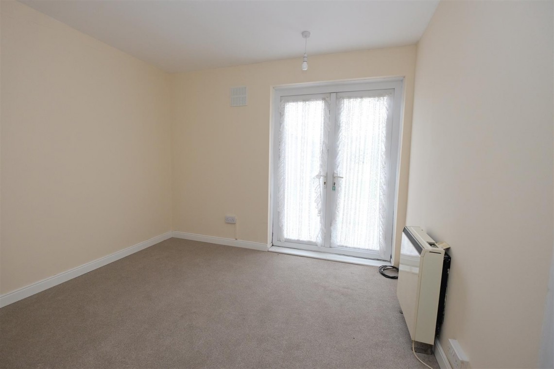 Images for 2 BED FLAT - REDUCED PRICE FOR AUCTION