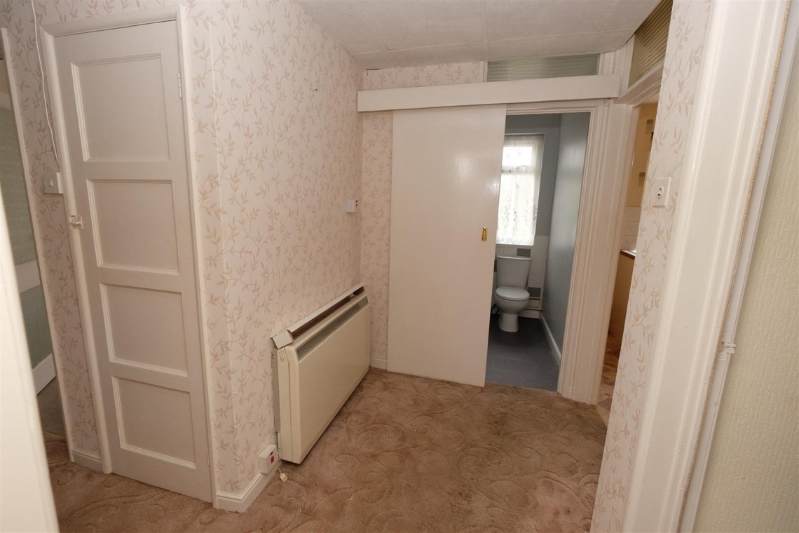 Images for 2 BED FLAT - REDUCED PRICE FOR AUCTION