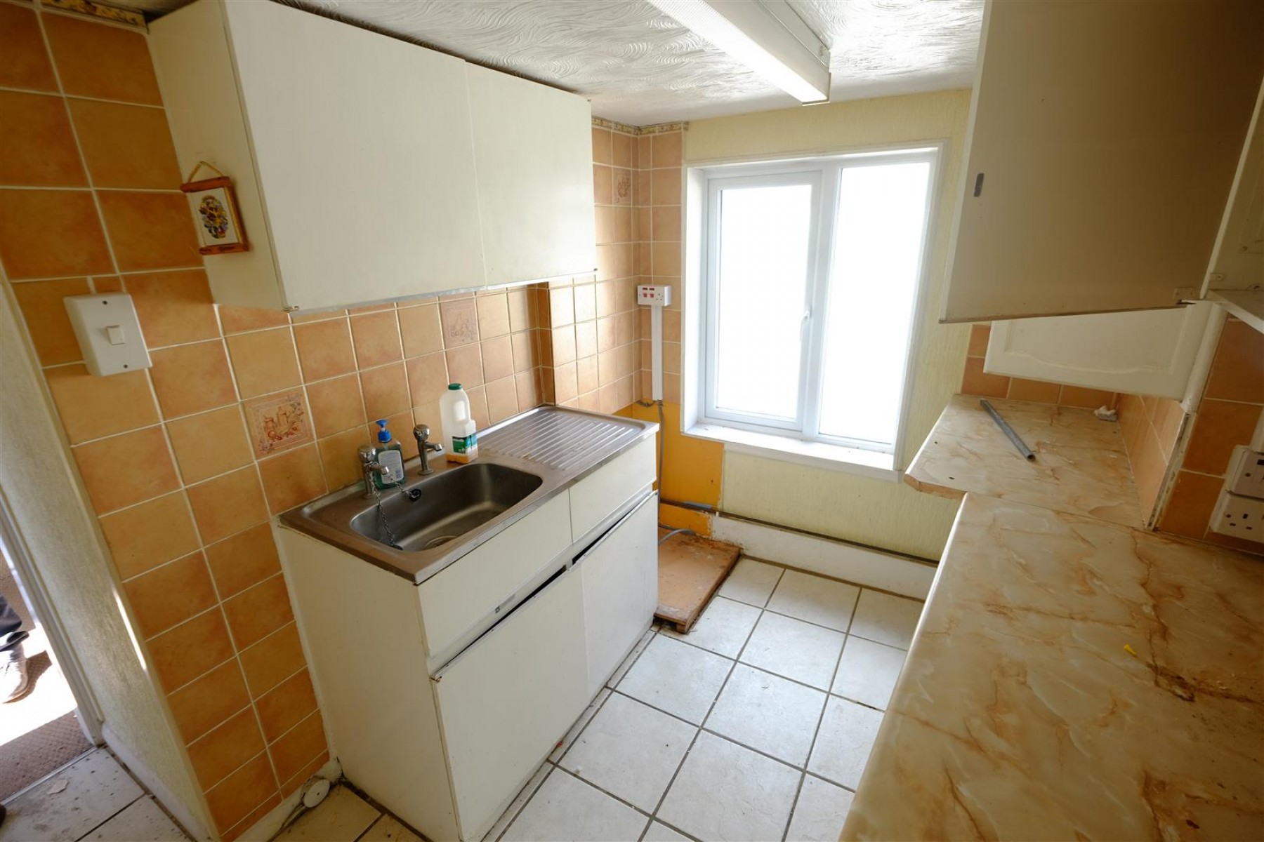 Images for 3 BED FLAT FOR MODERNISATION