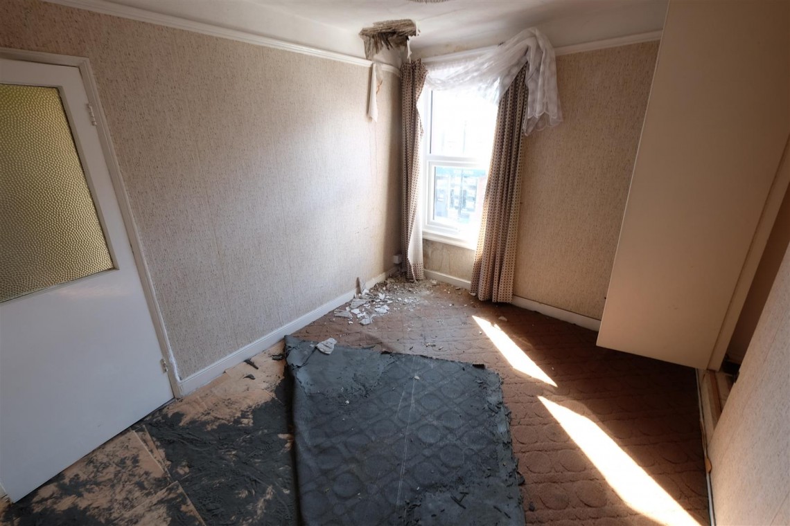 Images for 3 BED FLAT FOR MODERNISATION