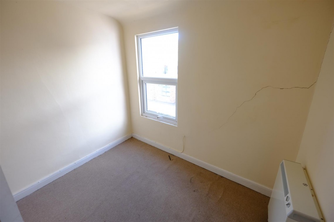 Images for 3 BED FLAT FOR MODERNISATION