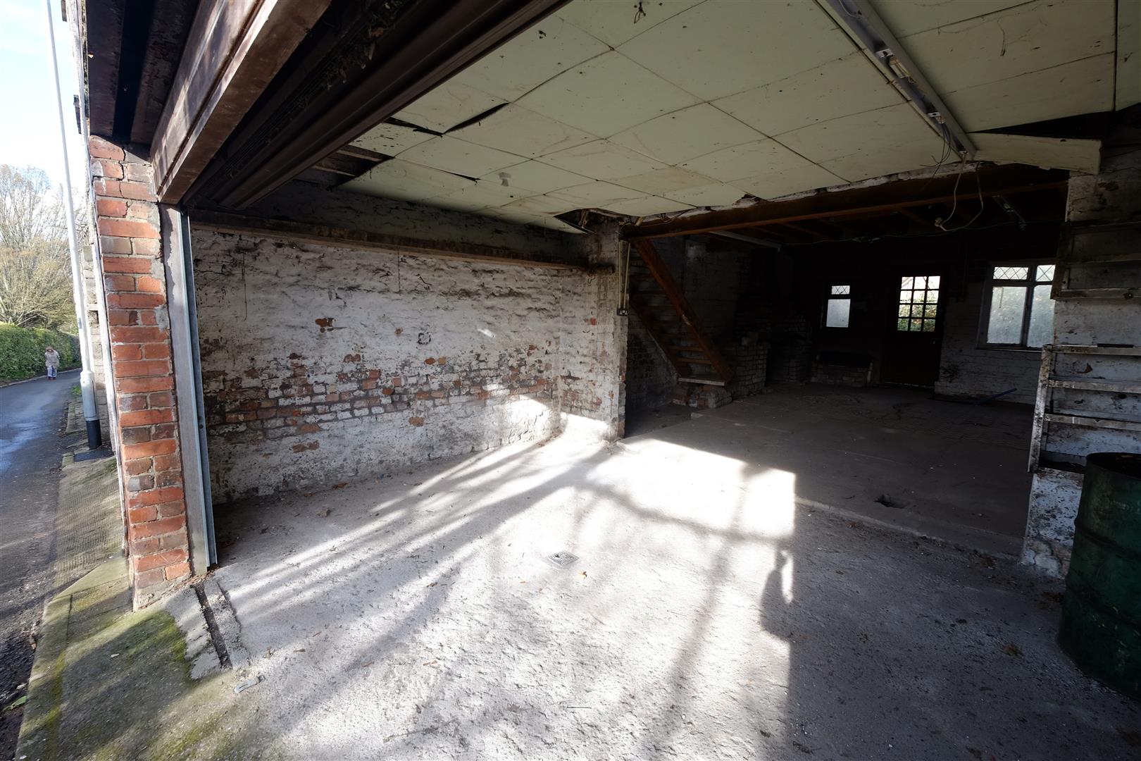 Images for COACH HOUSE WITH POTENTIAL EAID:hollismoapi BID:21