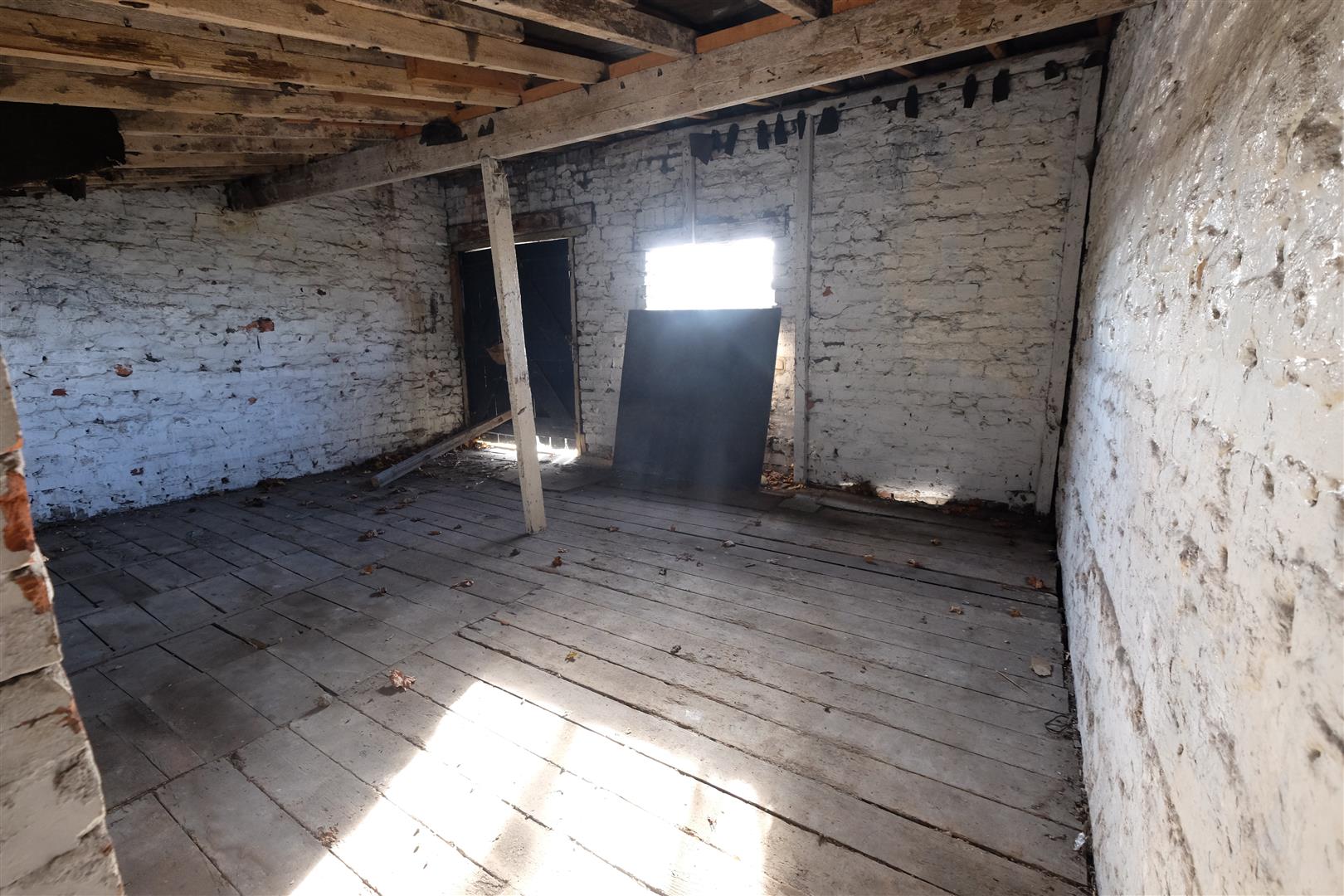 Images for COACH HOUSE WITH POTENTIAL EAID:hollismoapi BID:21