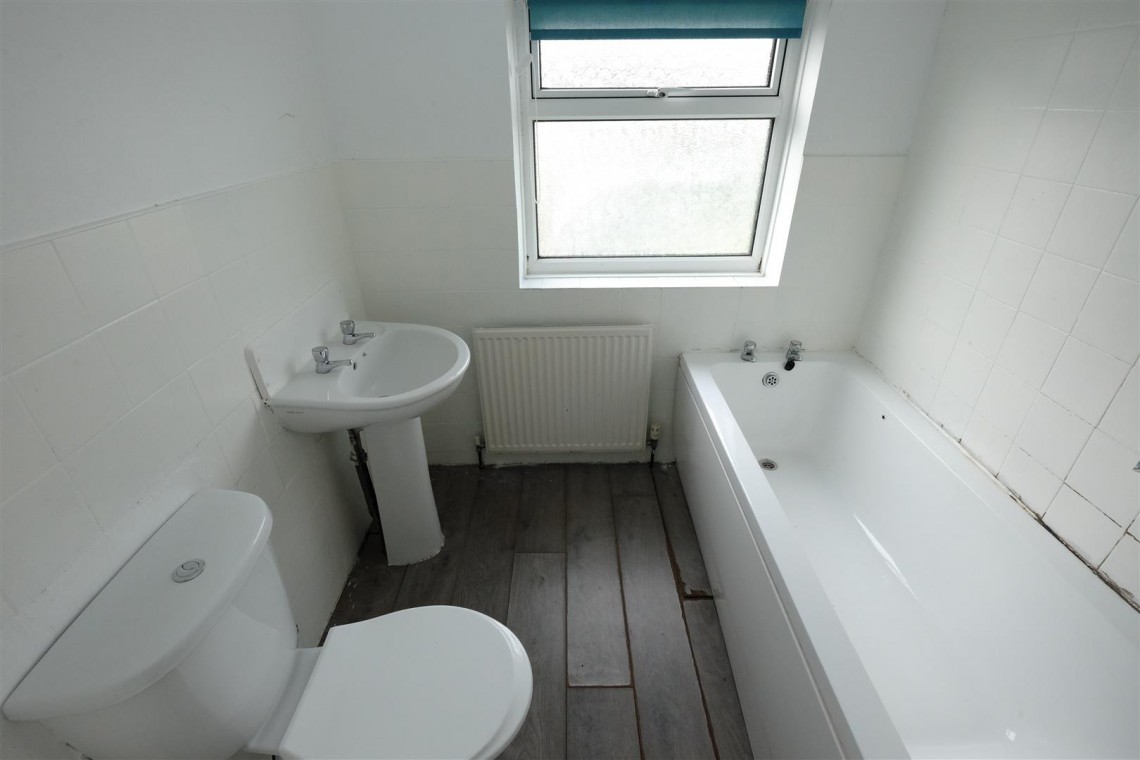 Images for HOUSE WITH POTENTIAL - DURSLEY