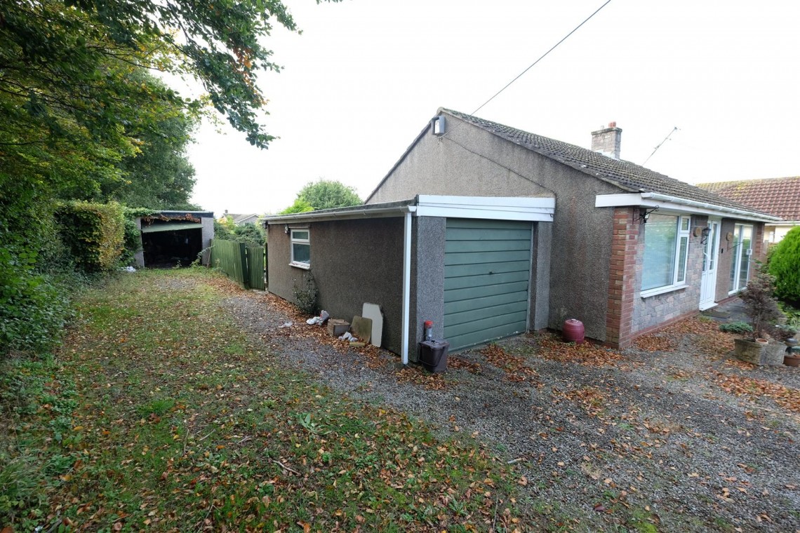 Images for BUNGALOW ON LARGE PLOT - BACKWELL