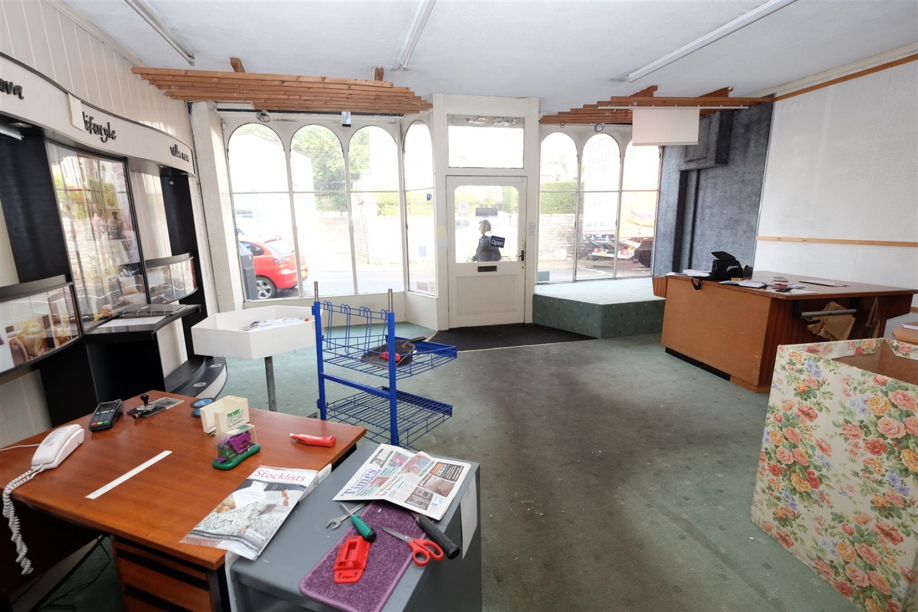 Images for VACANT RETAIL UNIT - CLEVEDON