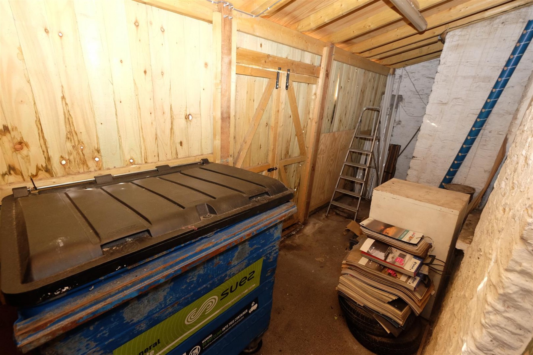 Images for VACANT RETAIL UNIT - CLEVEDON