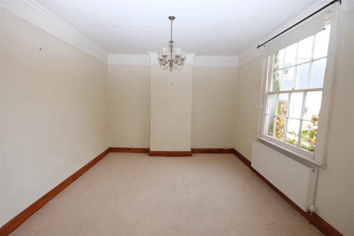 Images for CHELTENHAM FLAT - REDUCED PRICE FOR AUCTION