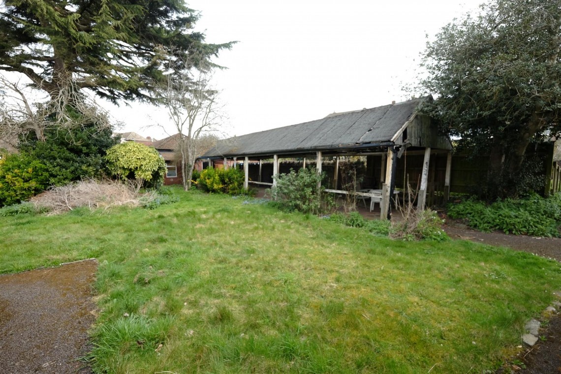 Images for DETACHED HOUSE ON 0.5 ACRE PLOT - FISHPONDS