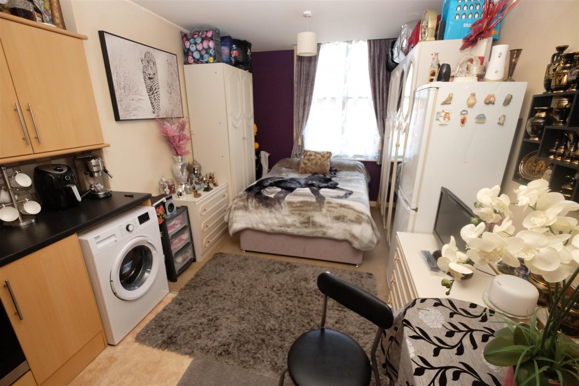 Images for 4 X FLATS - £19,680 pa