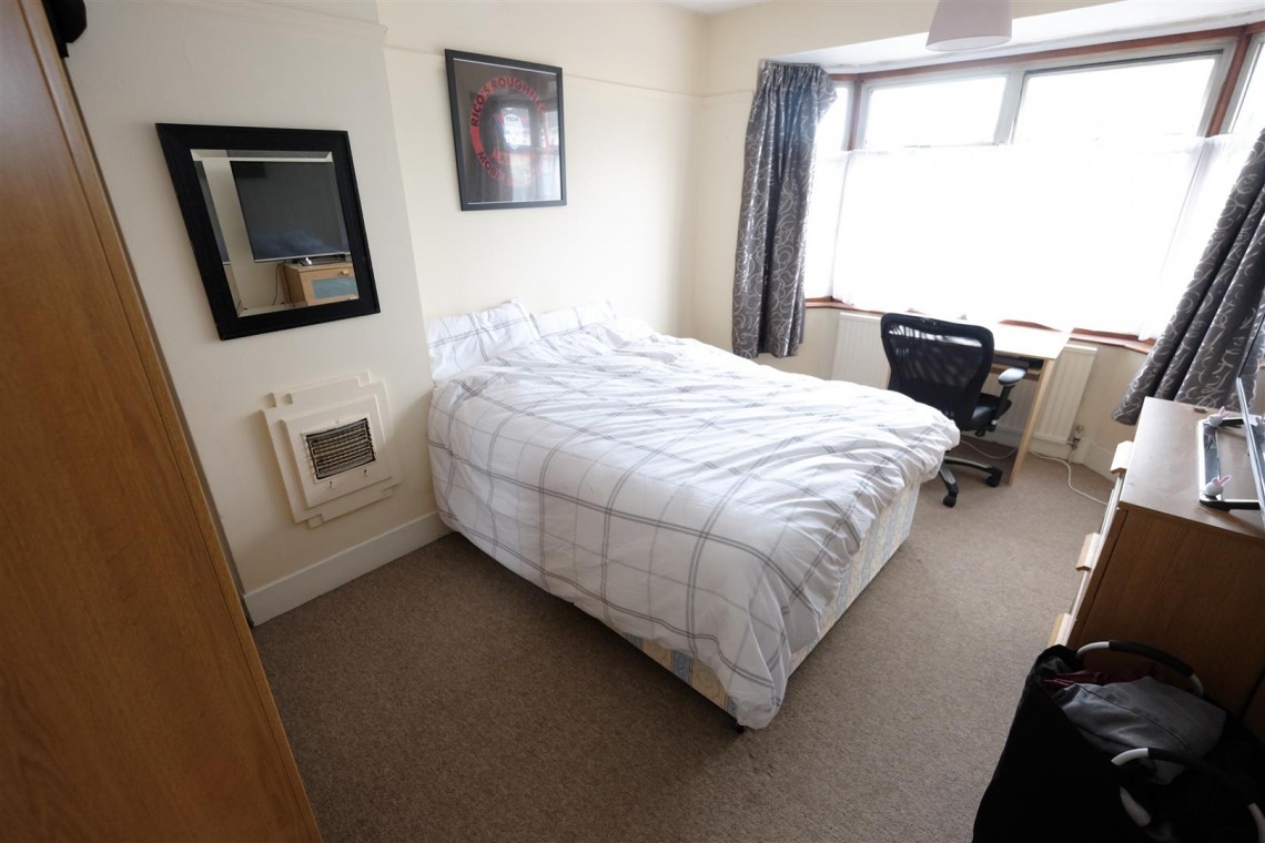 Images for 4 BED ( £23K ) / FAMILY HOME / UPDATING