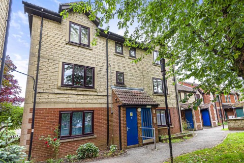 View Full Details for FLAT FOR UPDATING - PORTLAND PLACE