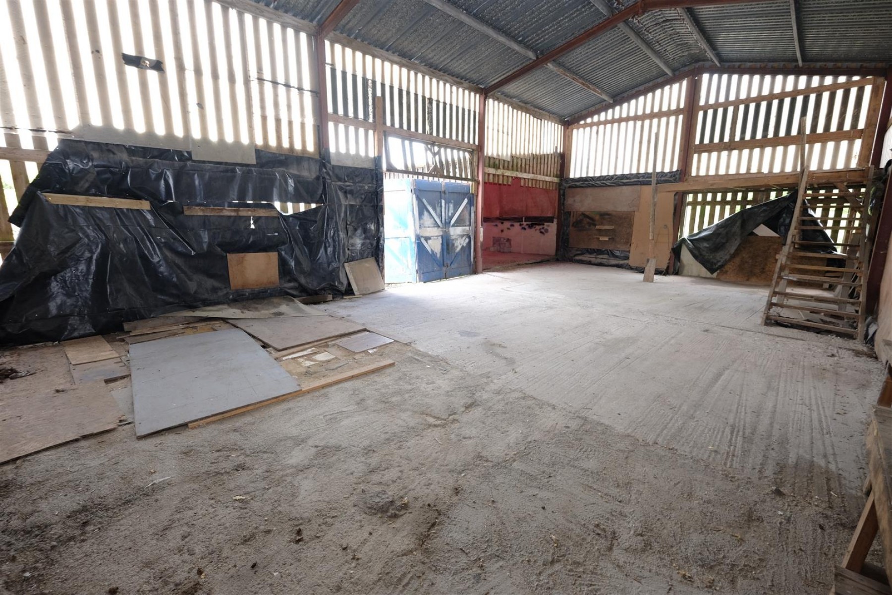 Images for BARN IN 0.4 ACRE - SCOPE FOR DWELLING