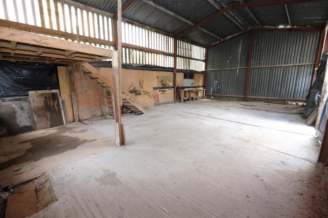 Images for BARN IN 0.4 ACRE - SCOPE FOR DWELLING