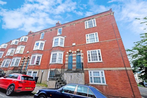 View Full Details for FLAT FOR UPDATING - KINGSDOWN