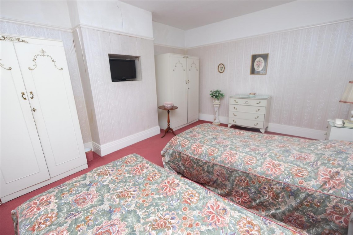 Images for REDLAND GEM | HUGE GARDEN