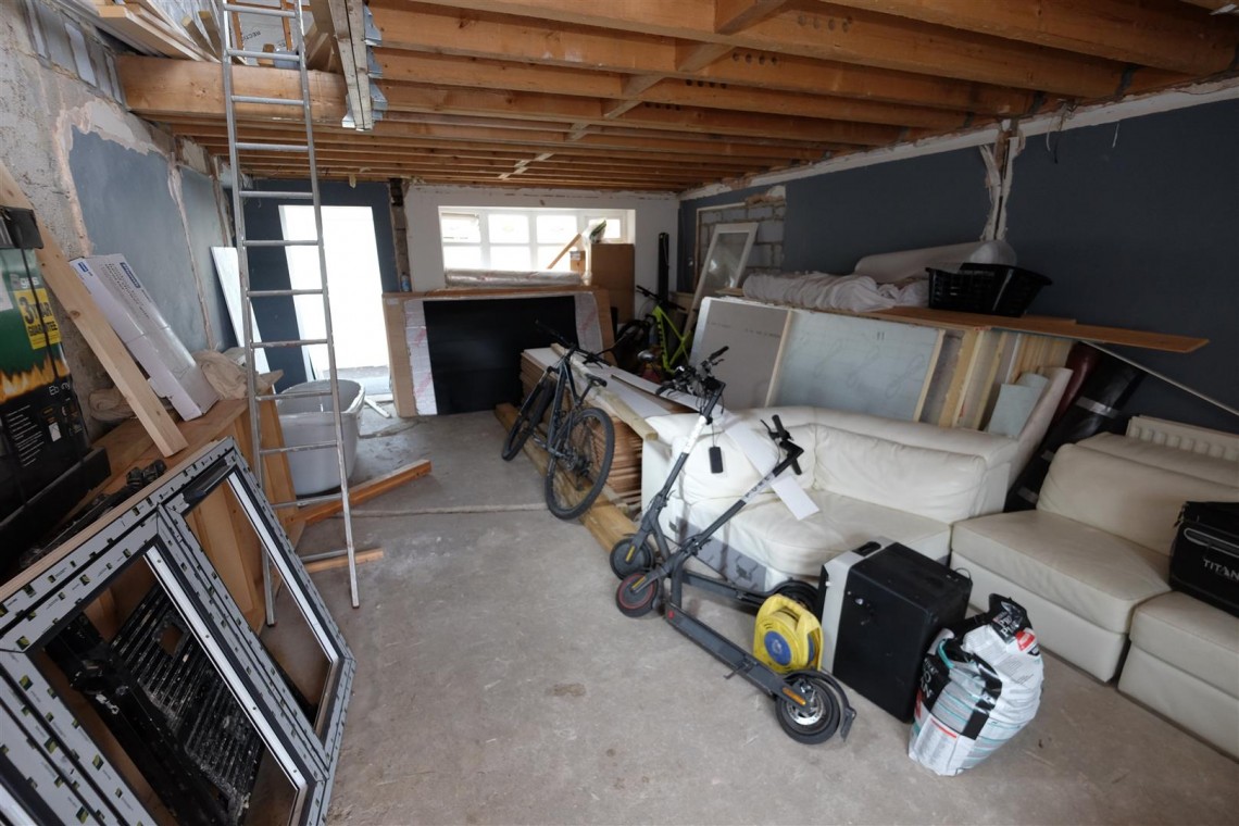 Images for LARGE FAMILY HOME | PP SPLIT | BS14