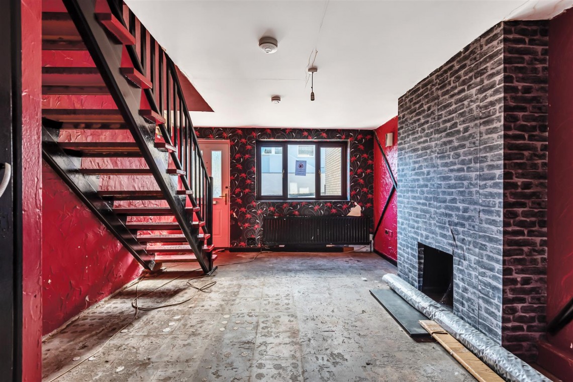 Images for 3 BED | BASIC UPDATING | EX32