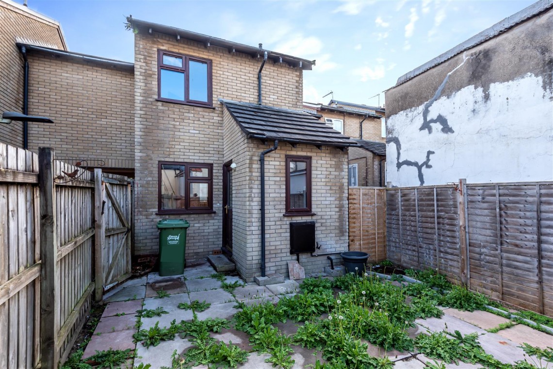 Images for 3 BED | BASIC UPDATING | EX32