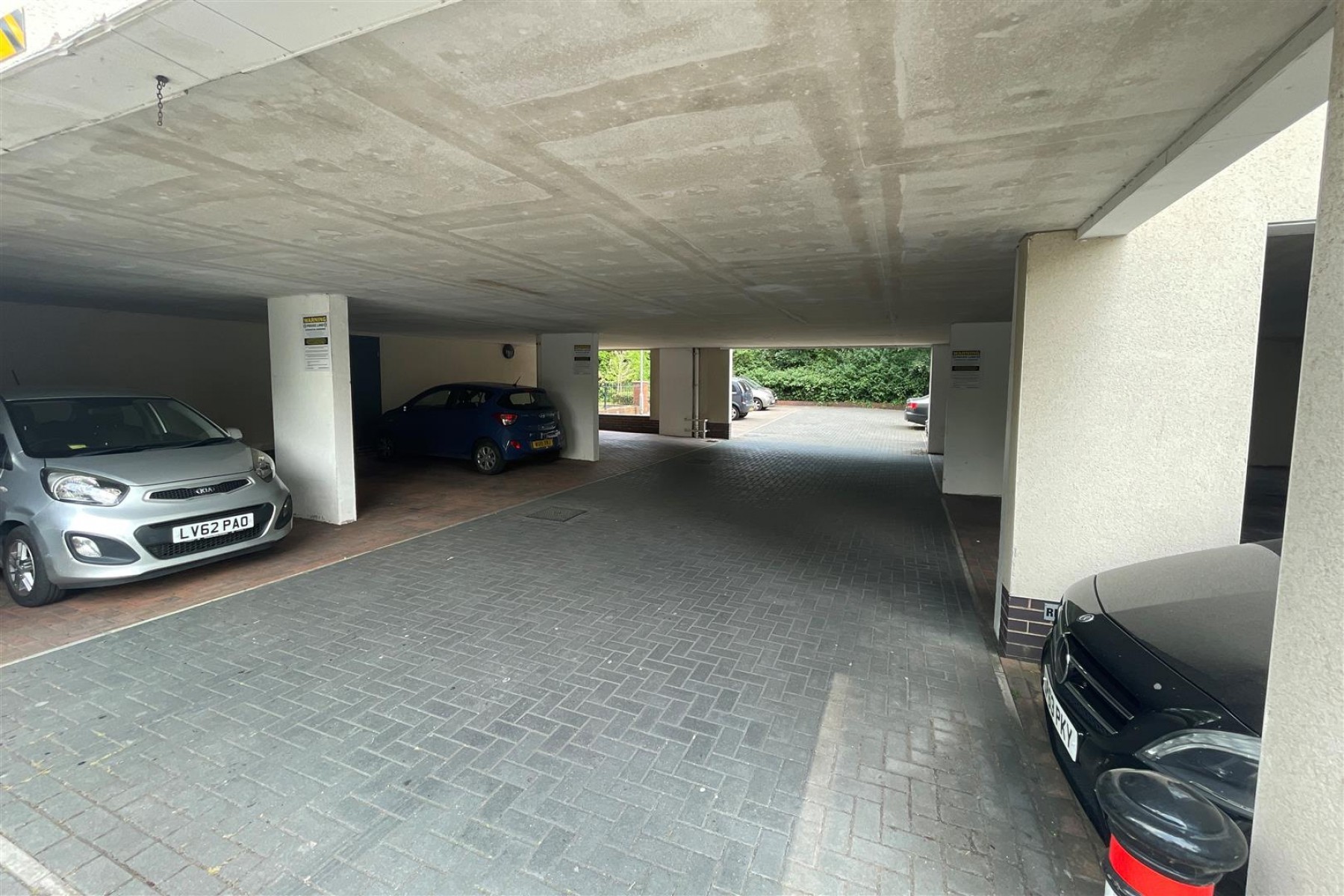 Images for VACANT FLAT | BS3