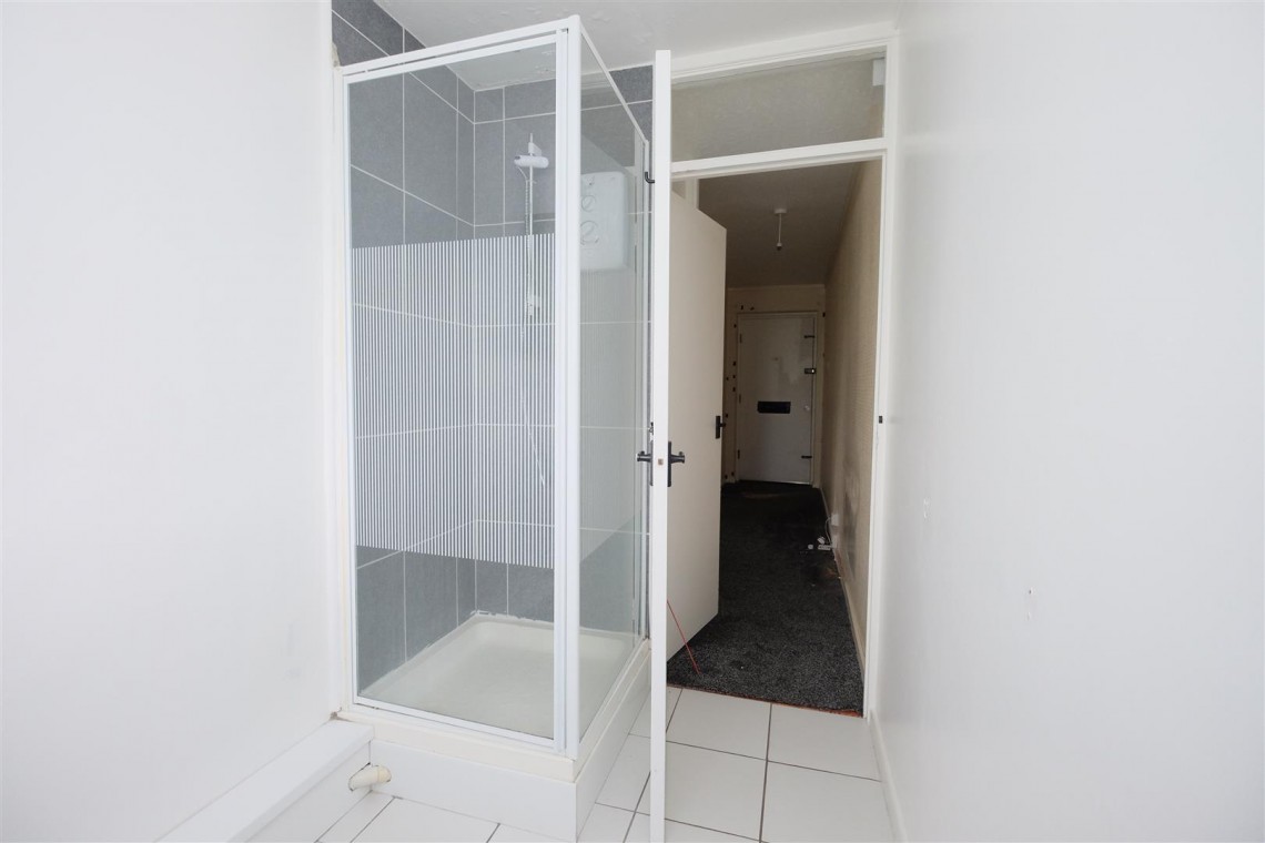Images for VACANT FLAT | BS16