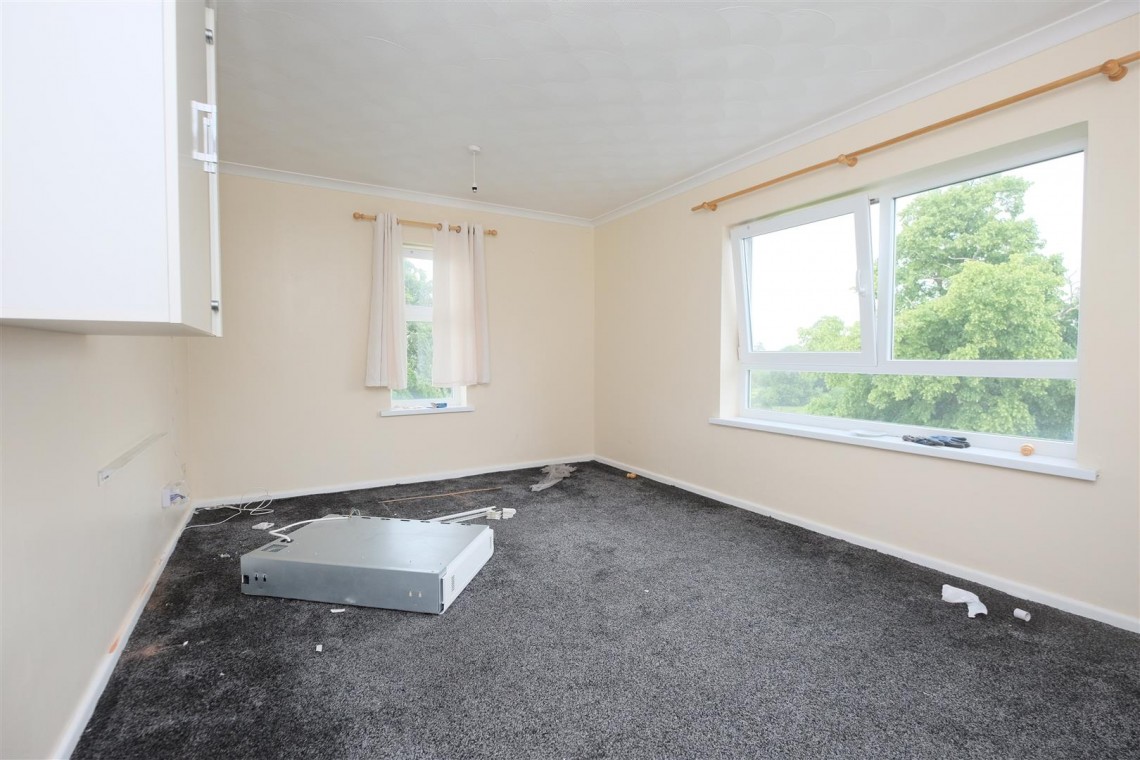 Images for VACANT FLAT | BS16