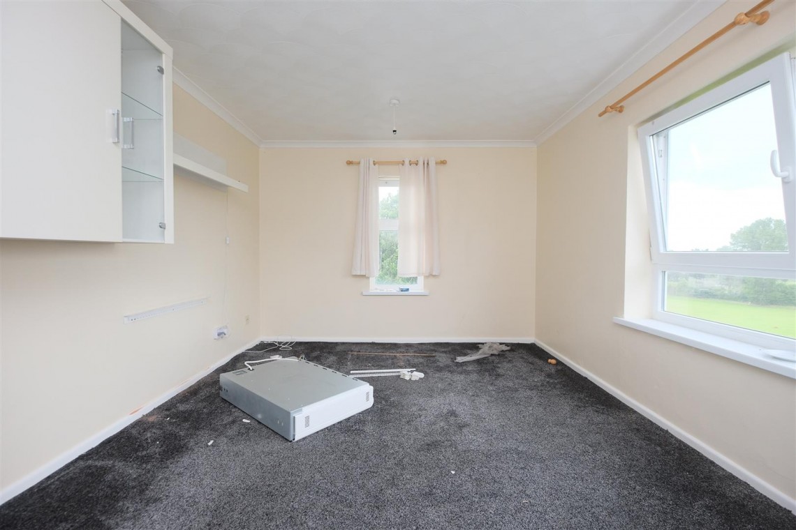 Images for VACANT FLAT | BS16