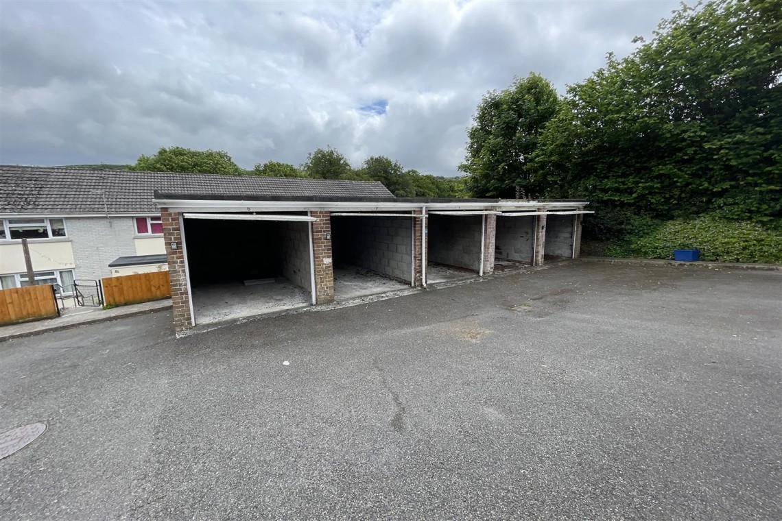Images for RANK OF 5 GARAGES | OKEHAMPTON