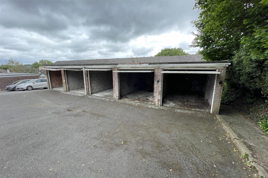 Images for RANK OF 5 GARAGES | OKEHAMPTON