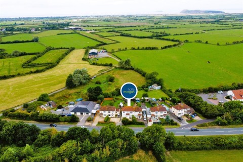 View Full Details for EXTENDED HOUSE | LYMPSHAM