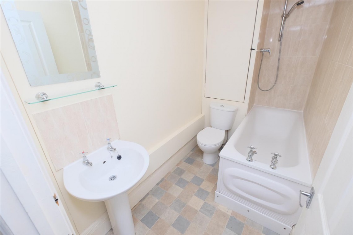 Images for FREEHOLD BLOCK OF 4 FLATS | REDLAND