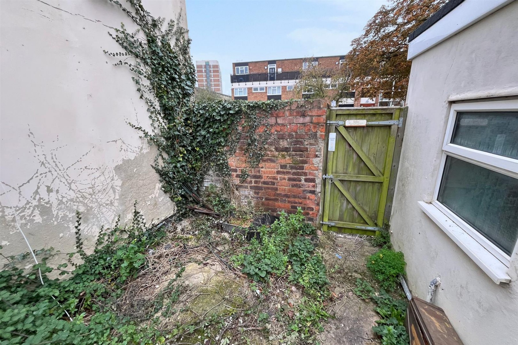 2 Swan Road, Kingsholm, GL1 3BJ