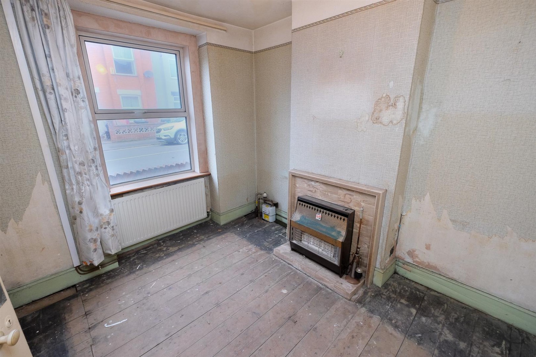 2 Swan Road, Kingsholm, GL1 3BJ