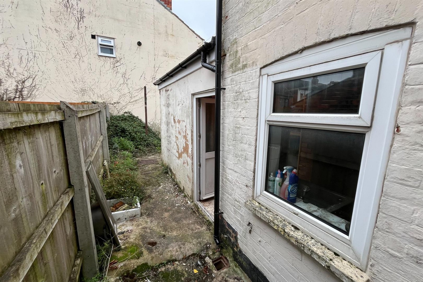 2 Swan Road, Kingsholm, GL1 3BJ