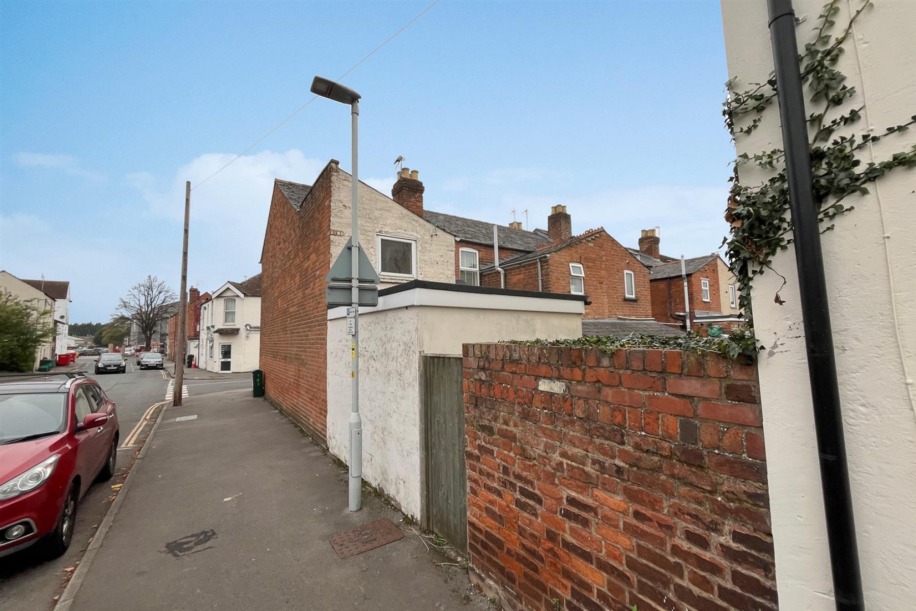 2 Swan Road, Kingsholm, GL1 3BJ