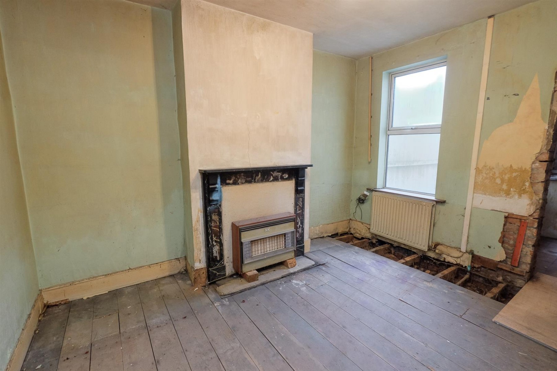 2 Swan Road, Kingsholm, GL1 3BJ