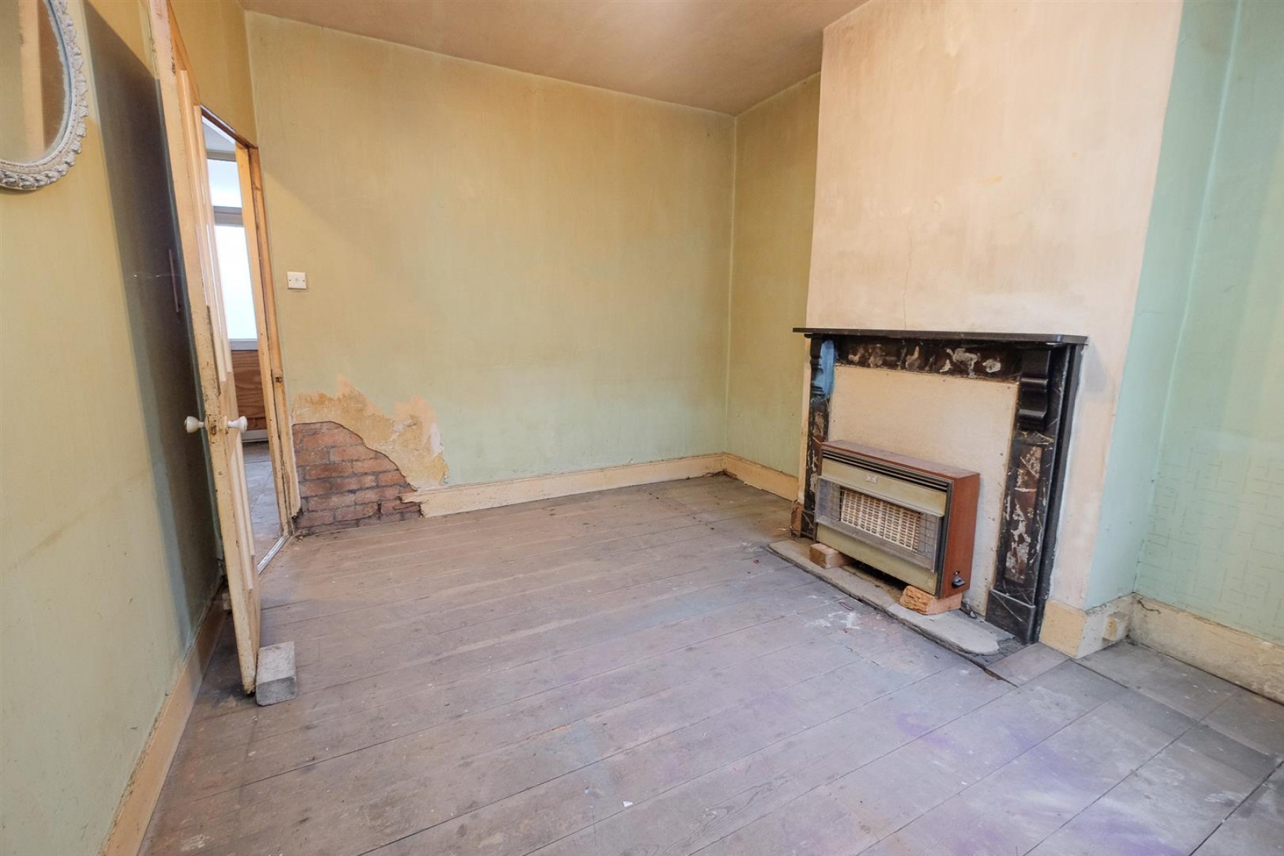 2 Swan Road, Kingsholm, GL1 3BJ