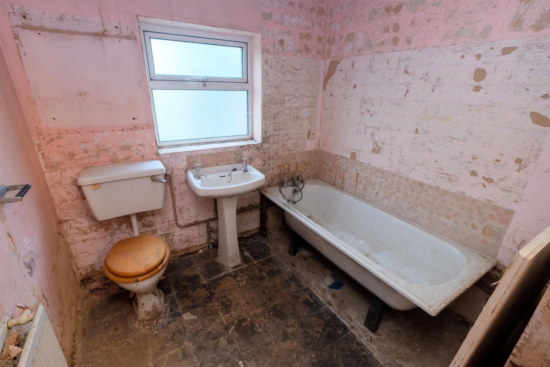 2 Swan Road, Kingsholm, GL1 3BJ