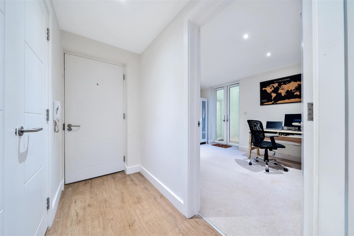 Images for Hampton Road, Redland