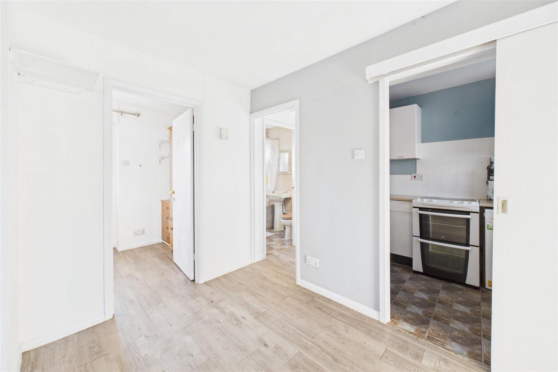 Images for BUNGALOW | BASIC UPDATING | DOWNEND